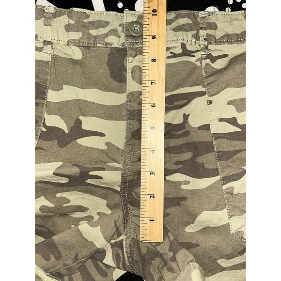 Sanctuary High-Rise Camouflage Mini Cargo Shorts Women's Large 32X5 - Picture 3 of 8